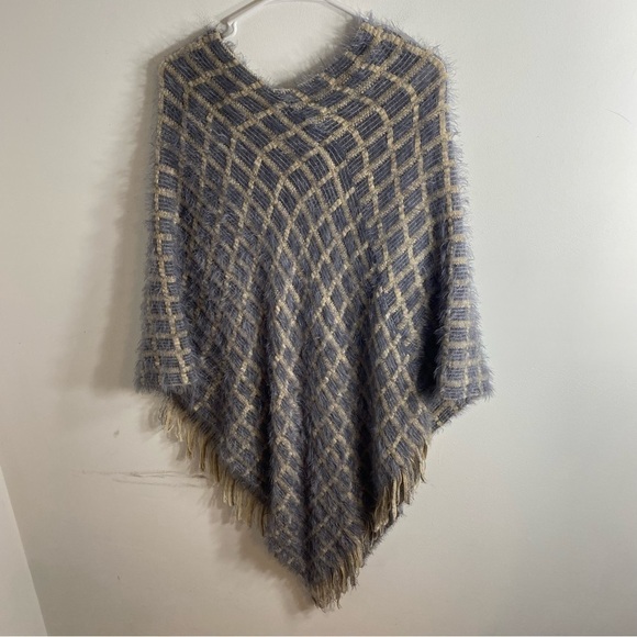 Fringe Poncho Knit Women’s One Size Gray Blue Cream Checkered Sweater - Picture 6 of 8